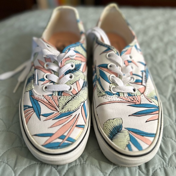 VANS Classics - Limited Edition Tropical Leaves - Women’s 5.5 - Men’s 4.0 - Picture 2 of 7
